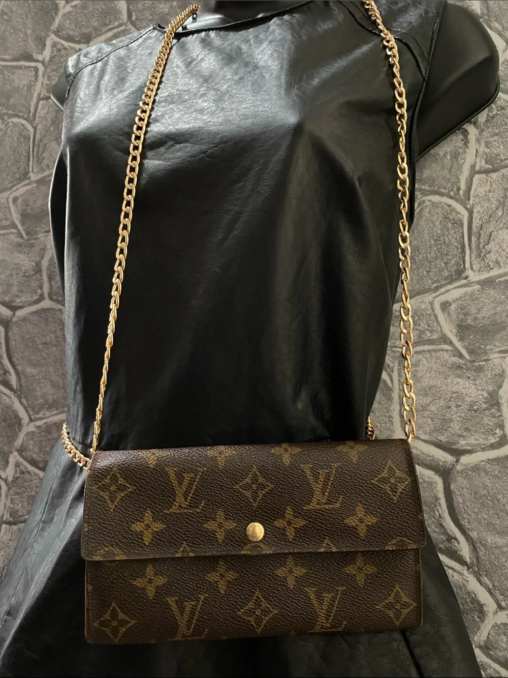 Authentic Louis Vuitton Vintage Monogram Sarah Wallet
